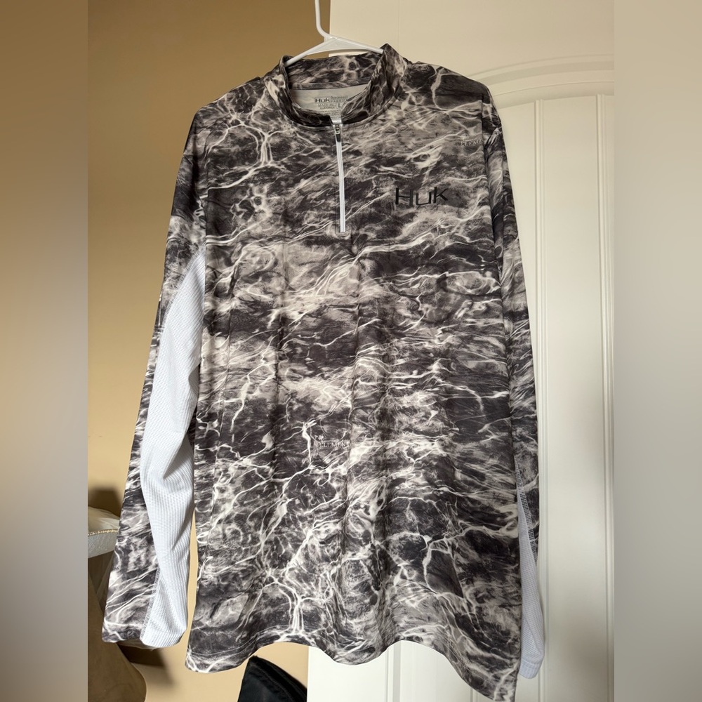Huk Men's Monochrome long sleeve shirt